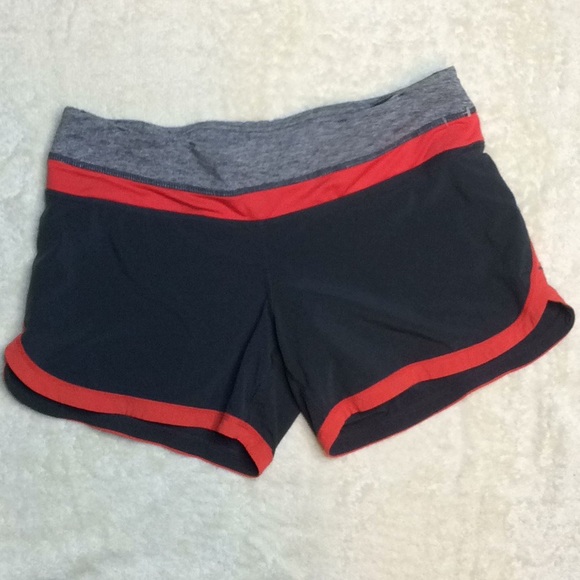 Lululemon Groovy Run Shorts Coal / Red stripe 4 - Picture 2 of 6